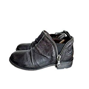 RARE JOHN FLUEVOG EVERS BIKER BOOTS SIZE 11. VINTAGE SLIP-ON LEATHER ANKLE BOOTS